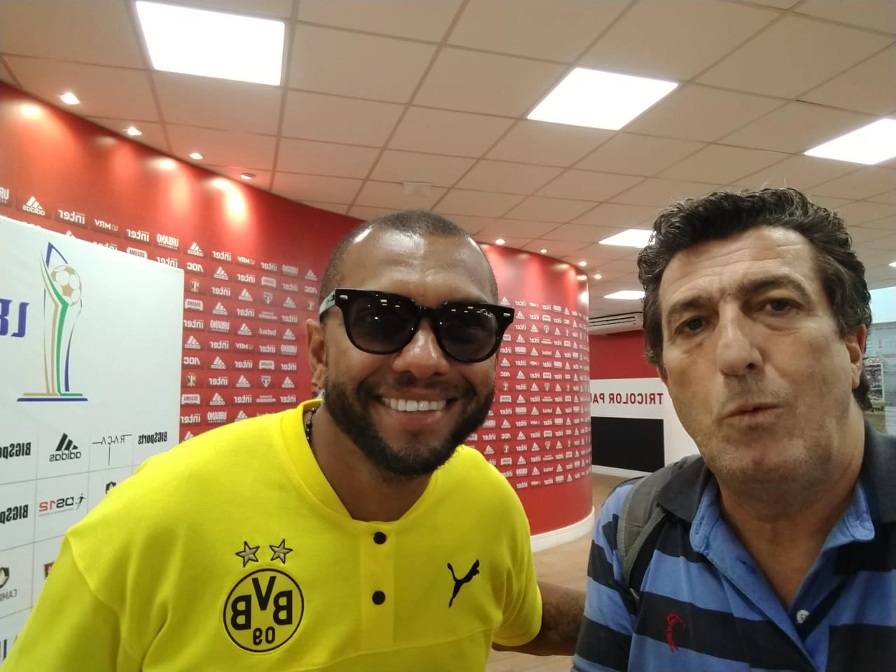 Amoroso e Carlos Alberto Spina (ex-Matsubara) em dezembro de 2019, no Morumbi, ocasião da Legend´s Cup. Foto: arquivo pessoal de Carlos Alberto Spina