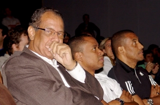 Em 04 de dezembro de 2009, no Museu do Futebol, ao lado de Paulo Sérgio e Mauro Silva. Foto: Marcos Júnior Micheletti/Portal Terceiro Tempo