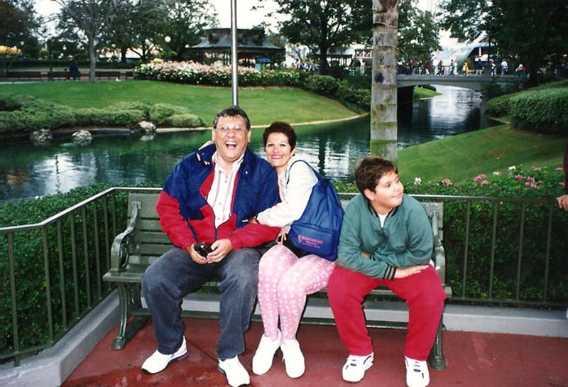 Milton, Lenice e Netto Neves na Disney, nos anos 90. Foto: arquivo pessoal de Milton Neves