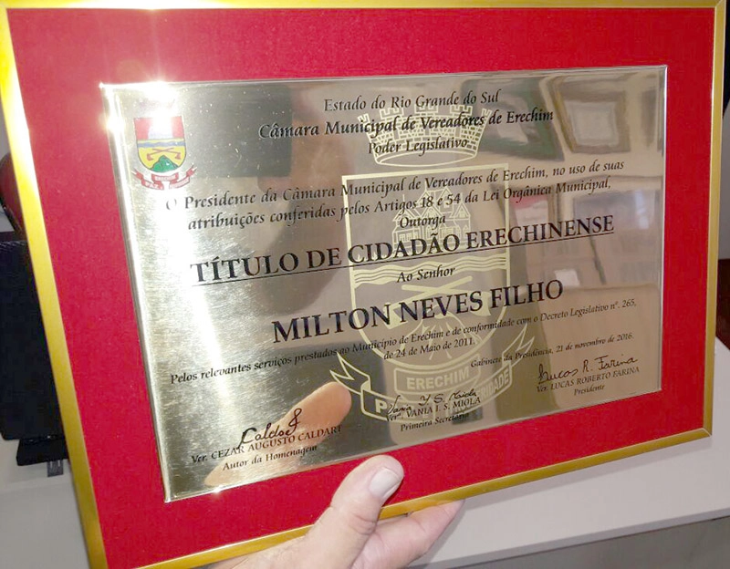 Milton recebe a placa de seu Título de Cidadão de Erechim-RS - Notícias -  Terceiro Tempo