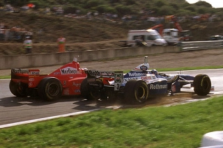 Olhos no retrovisor: Jacques Villeneuve derrotava Schumacher há 28 anos para conquistar seu Mundial de F1