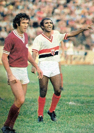 Wilson Carrasco, da Ferroviária, e João Carlos Motoca, do Botafogo-SP, foram clicados por Ronaldo Kotscho para a Revista Placar em 1977.