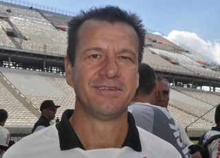 Parabéns, Dunga! Veja um gol do aniversariante pelo Corinthians contra o Santos