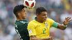 Paulinho e Thiago Silva deixam jogo reclamando de dores, mas não preocupam