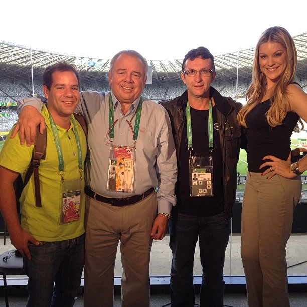 Em 2013, no Mineir&atilde;o, Gustavo Furtado, o Gustavinho da Band, Luciano do Valle, Neto e Renata Fan. Foto: arquivo pessoal de Gustavinho