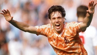Van Basten, 61 anos! Relembre o golaço do aniversariante holandês na final da Euro em 1988