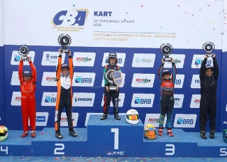 Jovens da categoria Mirim comemoram no pódio sergipano. Foto: Fábio Oliveira / Radical Motors