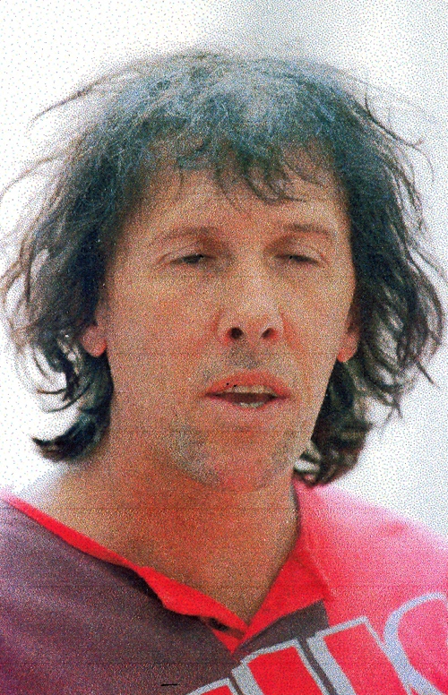 O ex-volante no conforto do lar. Mora em São Paulo e trabalha com escolinha de futebol