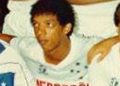 Carlinhos  - Ex-ponta do Cruzeiro, Atlético-PR, Palmeiras e Fla