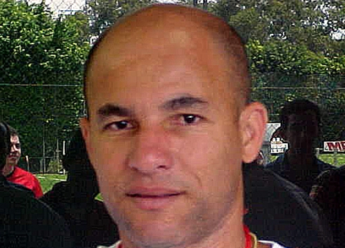 Dinho   - Ex-volante de S&atilde;o Paulo, Santos e Gr&ecirc;mio