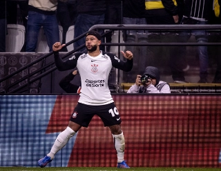 Animado pela vitória no Dérbi, Corinthians recebe o Fortaleza; as formações