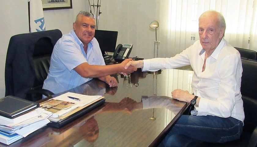 Menotti, à direita, foi confirmado no início de 2019 como novo diretor de seleções da Argentina
