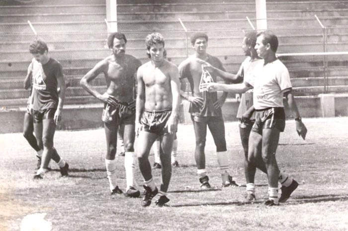 Em treino, nas Laranjeiras. Paulinho Carioca está à frente. À esquerda dele, na foto, está Assis, que formou com Washington a dupla 