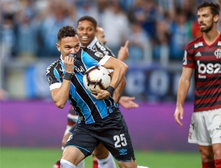 Rubro-negros e gremistas contarão as horas à espera do duelo final. Foto: Lucas Uebel/Grêmio