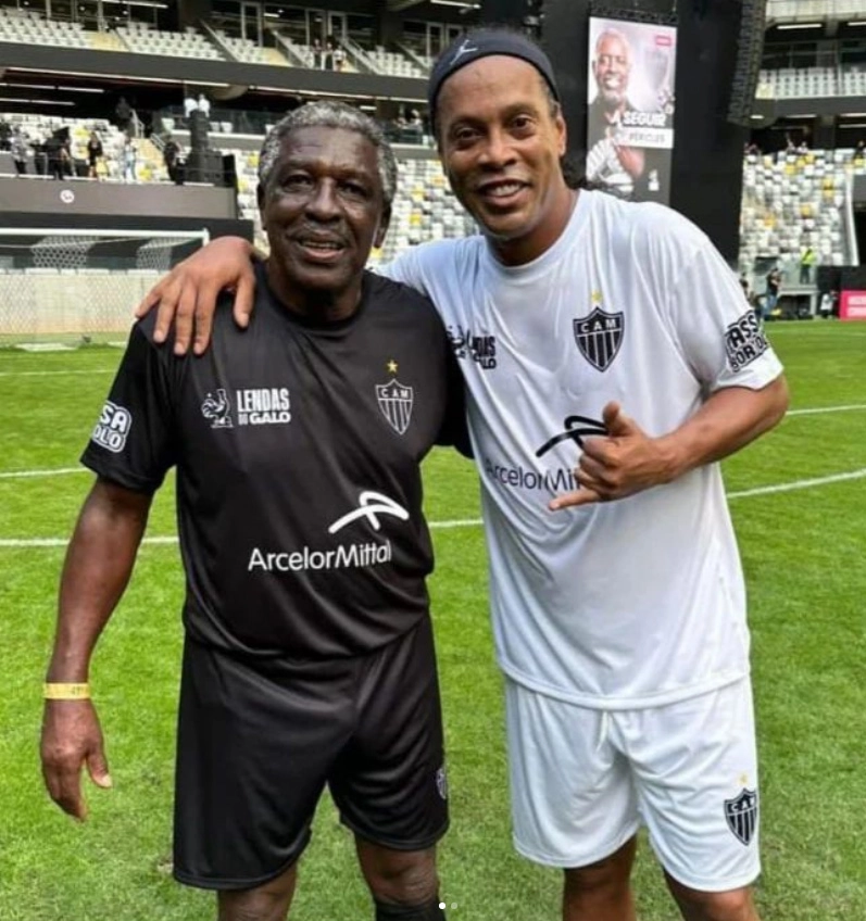 Paulo Isidoro e Ronaldinho Gaúcho na inauguração da Arena MRV, em Belo Horizonte, estádio do Atlético Mineiro, em 16 de julho de 2023