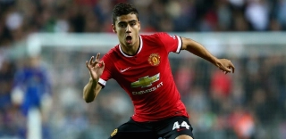 Promessa do Manchester critica perseguição de tabloides e mira seleção