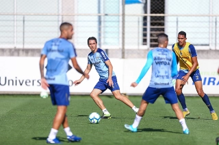 Pedro Geromel voltou a treinar normalmente pelo Tricolor. Foto: Lucas Uebel / Grêmio FBPA
