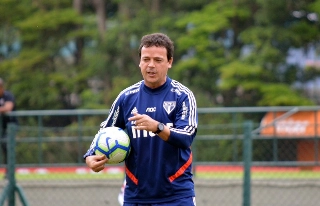 Treinador prepara a equipe do São Paulo para enfrentar o Bahia em Salvador. Foto: Érico Leonan / saopaulofc.net