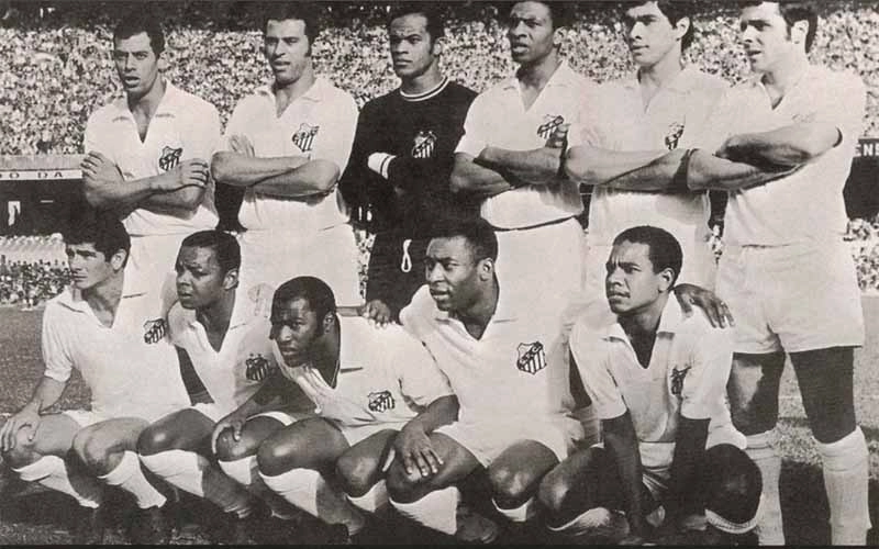 Santos no dia 26 de outubro de 1969, no empate de 0 a 0 com o Fluminense, no Maracanã. Em pé: Carlos Alberto, Ramos Delgado, Agnaldo, Djalma Dias, Clodoaldo e Turcão. Agachados: Manoel Maria, Lima, Edu, Pelé e Abel. A foto é da Revista Placar.