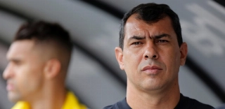 Jogo marcou a volta de Carille em partidas oficiais. Foto: Daniel Vorley/AGIF/Via UOL