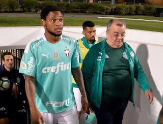 Com lesão na coxa, Luiz Adriano vira desfalque no Verdão