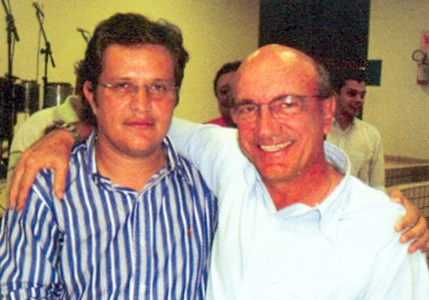 Vilson Taddei, à esquerda, com o presidente do Clube Atlético Linense, Rogério Câmara. Eles foram os maiores responsáveis pelo acesso da equipe de Lins à Série A1 do Paulistão em 2010. Imagem: Reprodução/Revista do C.A. Linense
