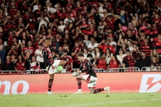 Líder do Brasileiro, Flamengo recebe o Inter pela Libertadores; os times
