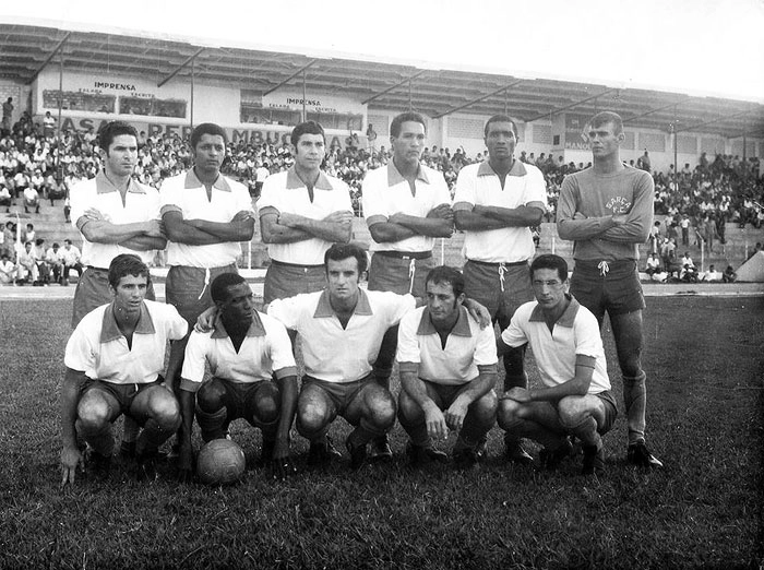 Em pé, da esquerda para a direita: Plínio Dias, Ari Lima, Fernando, Pedroso, Dadi e Waldir Peres. Agachados: Toninho Bodini, Rogerinho, Osmar Silvestre, Davi e Zé Carlos Coelho. Foto enviada por Tico Cassolla em 2013 