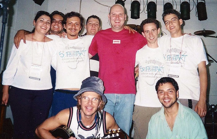 Da esquerda para a direita, o primo de Mauro Beting é o quinto em pé de camiseta vermelha, o único careca. Foto enviada por Roberto Ribaldo