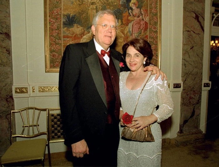 Joelmir Beting e sua mulher durante jantar que a Câmara do Comércio Brasil-Estados Unidos ofereceu ao chanceler Luiz Felipe Lampreia, no dia 19 de outubro de 2000. Foto: BOL