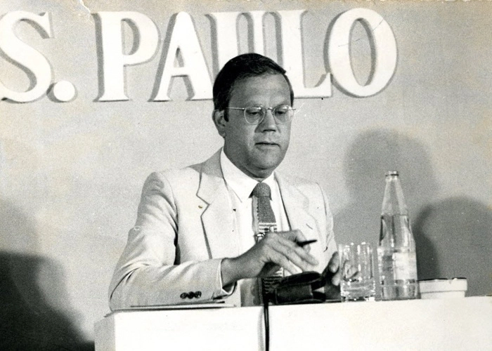 Joelmir Beting discursa em evento do jornal Folha de São Paulo. Foto: BOL