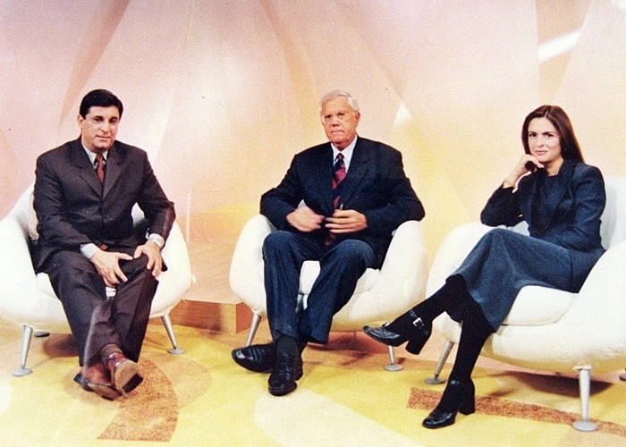 Da esquerda para a direita, Carlos Nascimento, Joelmir Beting e Luciana Lancellotti quando eram apresentadores do programa 