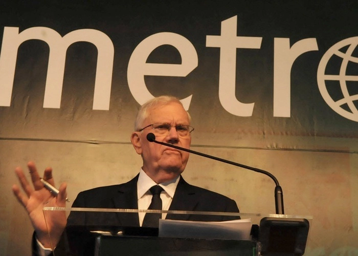 Apresentador Joelmir Beting discursa durante o lançamento do Jornal Metro, no dia 26 de outubro de 2011. Foto: BOL