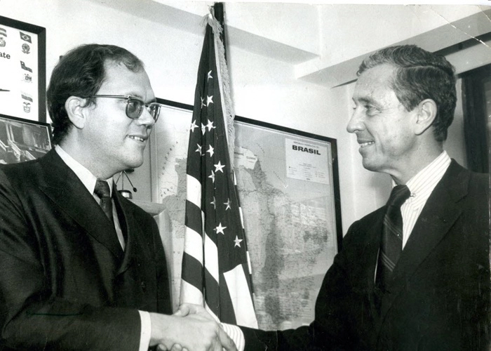 No dia 18 de maio de 1971, Joelmir Beting se mudou para a cidade de São Paulo, onde estudou sociologia na Universidade de São Paulo. Ele iniciou sua carreira jornalística em 1957, como repórter esportivo nos jornais 