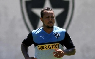 Atacante lamenta falta de pontaria do Botafogo e ouve cobrança de Renê