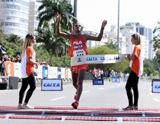 Etíope vence São Silvestre na arrancada final; Queniana bate recorde