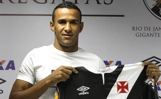 Serginho chega ao Vasco, promete marcação e lamenta lesão de Guiñazu
