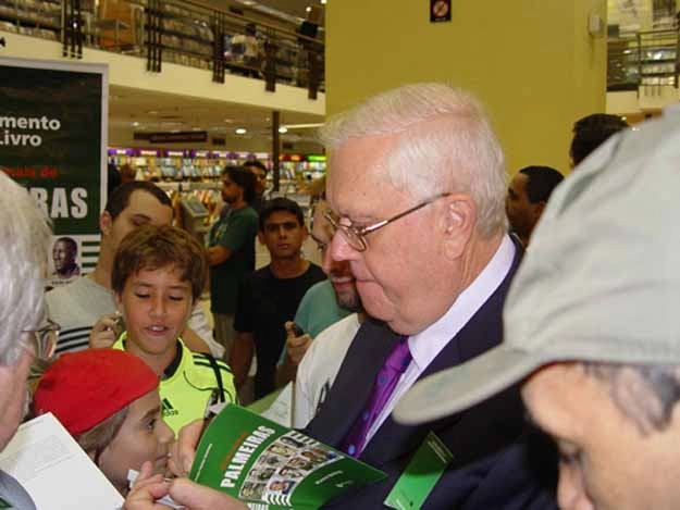 Em 16 de março de 2009, na Saraiva Megastore do Shopping Eldorado, em São Paulo, no lançamento do livro 