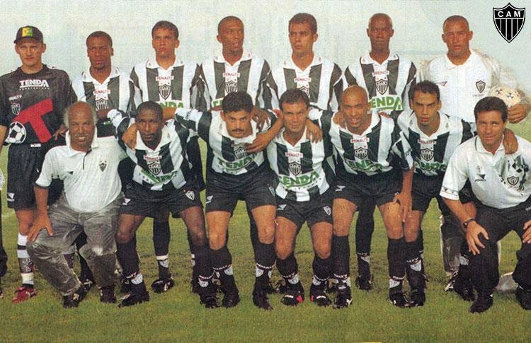 Taffarel, Bruno, Roberto, Hernani, Sandro Barbosa e Neguette; Almir, Valdir, Jorginho, Dedê e Marques. Time campeão invicto da Copa Conmebol de 1997. Foto: reprodução