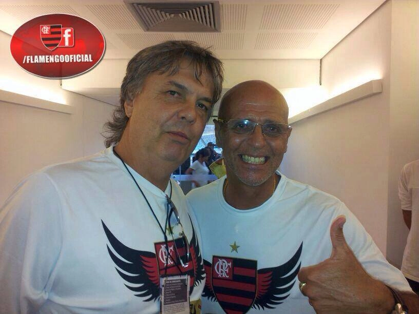 Gaúcho e Júlio César em encontro rubro-negro, em 2014. Foto: Flamengo Oficial/ Facebook de Júlio César