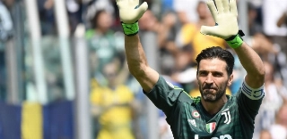 PSG anuncia a contratação do goleiro Buffon