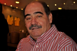 Parab&eacute;ns, Rivellino! &Iacute;dolo do Tim&atilde;o, Flu e futebol &aacute;rabe completa 80 anos!