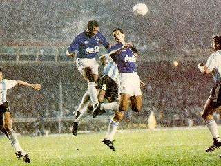 Cruzeiro decidiu a Supercopa três vezes, duas delas diante do Racing-ARG (Foto:Conmebol/Divulgação)