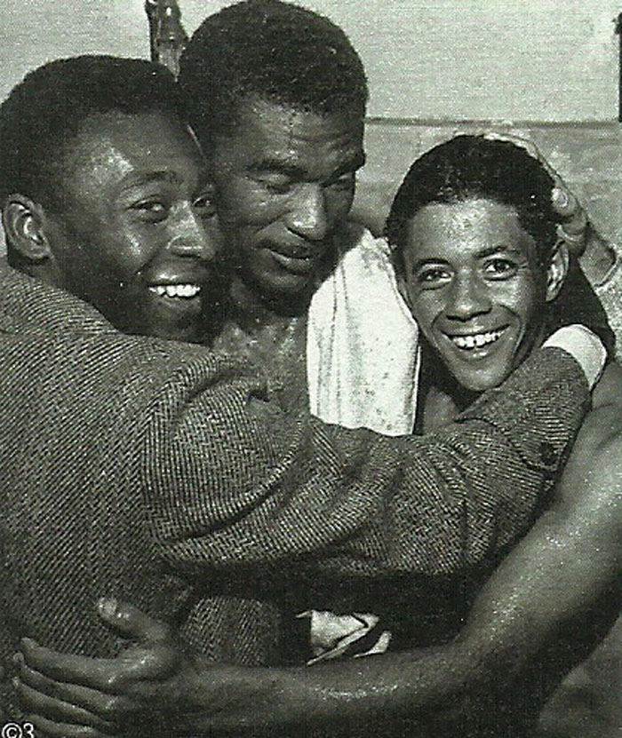Da esquerda para a direita, Pelé, Didi e Amarildo. Imagem: Placar