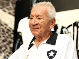 SAUDADE - Nilton Santos, ídolo eterno do Botafogo, nos deixava há 12 anos