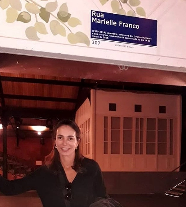 Em 2020, prestando homenagem à vereadora Marielle Franco, assassinada em 14 de março de 2018 no Rio de Janeiro. Foto: arquivo pessoal de Isabel