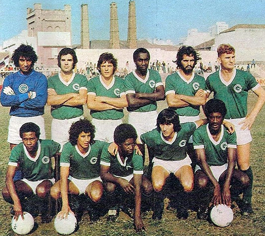 Veja o Guarani de 1973 na Rua Javari, em São Paulo. Em pé: Tobias, Moacir, Jair Picerni, Amaral, Flamarion e Ricardo Coscarão (lateral revelado pelo Bugre e que passou pelo Sport, Ceará e Ferroviário). Agachados: Barnabé (nasceu em Osasco-SP e jogou no Noroeste de Bauru-SP e no Paulista de Jundiaí-SP), Amauri, Washington, Zé Ito (morreu em Botucatu-SP) e Jáder (também já falecido). A foto, da revista Manchete, foi enviada pelo pesquisador Walter Roberto Peres.