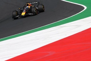 Holand&ecirc;s deixou os dois carros da McLaren para tr&aacute;s em Monza. Foto: Oracle Red Bull Racing