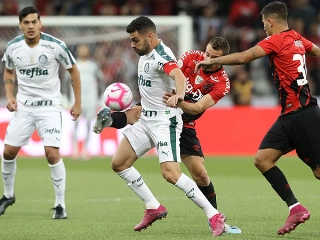 Volante palmeirense confirmou o episódio envolvendo sua esposa e torcedores alviverdes (Foto: Cesar Greco/Ag Palmeiras/Divulgação)