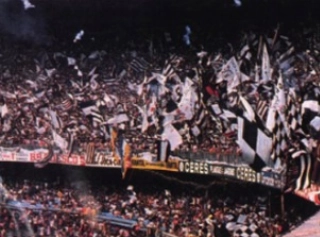 ACHADOS & PERDIDOS - A histórica 'invasão corintiana' no Maracanã completa 49 anos
